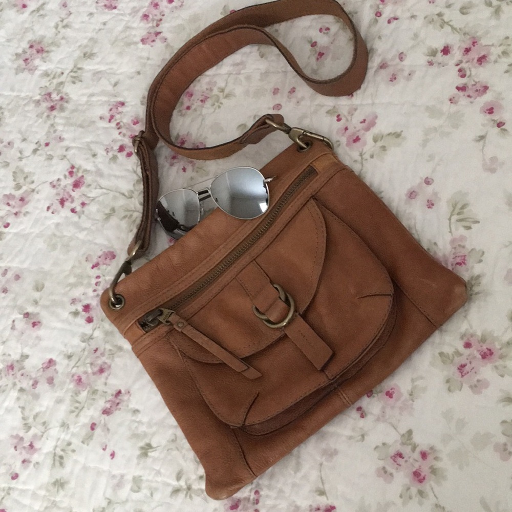 👜👜Tan fossil crossbody bag 👜👜